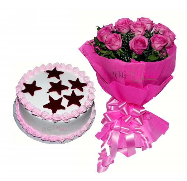 Vanilla Cake With Pink Roses