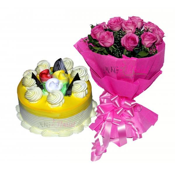 Pineapple Tasty Cake with Pink Roses